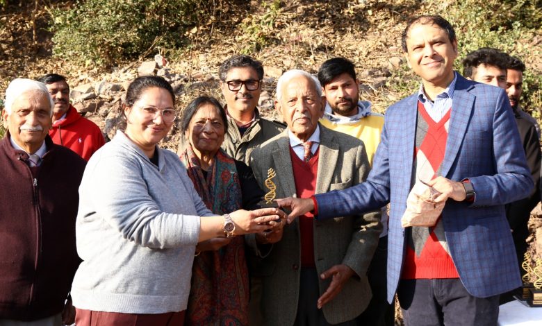 शूलिनी विश्वविद्यालय के संकाय और कर्मचारियों द्वारा क्रिकेट टूर्नामेंट में शानदार प्रदर्शन