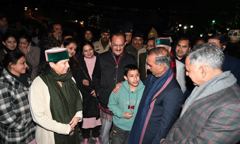 नववर्ष की पूर्व संध्या पर मुख्यमंत्री ने माल रोड और रिज का किया भ्रमण