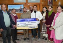 सुख आश्रय कोष और मुख्यमंत्री राहत कोष में अंशदान