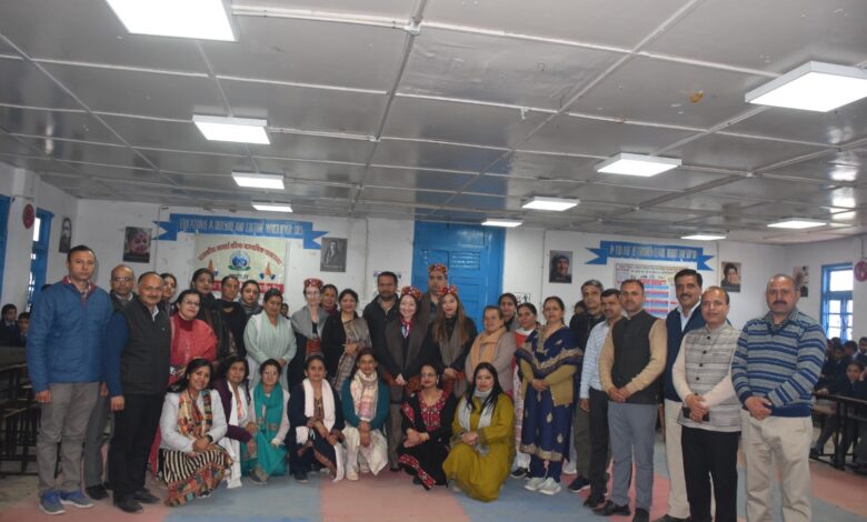 UNESCO टीम और अभिभावकों के साथ सार्थक संवाद, शिक्षा में वैश्विक मानकों की ओर कदम UNESCO टीम और अभिभावकों के साथ सार्थक संवाद, शिक्षा में वैश्विक मानकों की ओर कदम