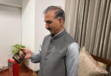 CM ने पूछा “क्या आपने पहले कभी हवाई यात्रा की है?