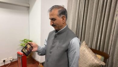 CM ने पूछा “क्या आपने पहले कभी हवाई यात्रा की है?