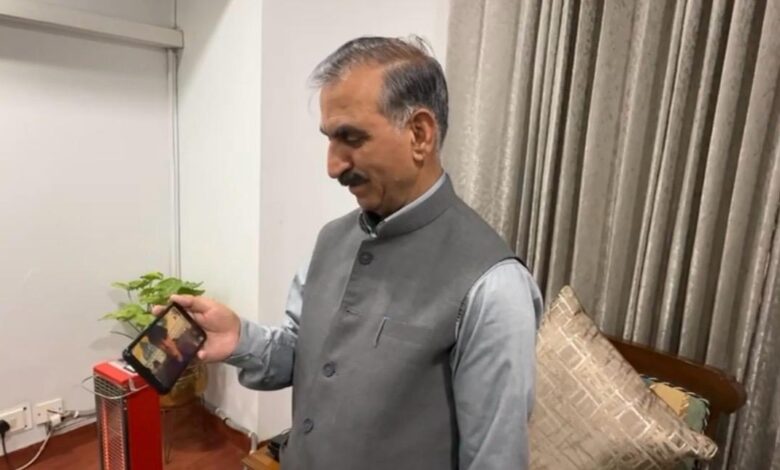 CM ने पूछा “क्या आपने पहले कभी हवाई यात्रा की है?