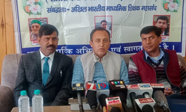 ऐलान: कोई शिक्षक टेस्ट के लिए आवेदन न करे’ — संघ का आह्वान ऐलान: कोई शिक्षक टेस्ट के लिए आवेदन न करे’ — संघ का आह्वान