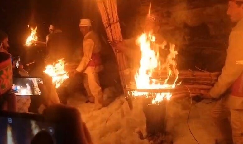 ख़ास खबर: पांगी में मशालें जलाकर भगाए राक्षस, माइनस तापमान में शुरू हुआ ऐतिहासिक खौउल उत्सव! ख़ास खबर: पांगी में मशालें जलाकर भगाए राक्षस, माइनस तापमान में शुरू हुआ ऐतिहासिक खौउल उत्सव!