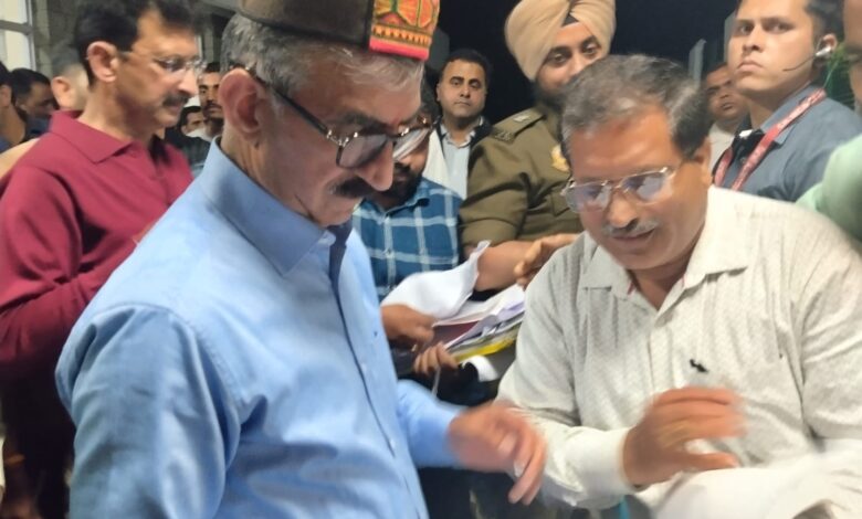 2022 से रुकी वेतन वृद्धियां बहाल करने की मांग, देर रात मुख्यमंत्री से मिला शिक्षक संघ