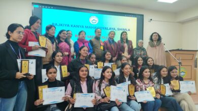 आरकेएमवी शिमला में रोड सेफ्टी क्लब का वार्षिक पुरस्कार वितरण समारोह, छात्राओं को किया सम्मानित