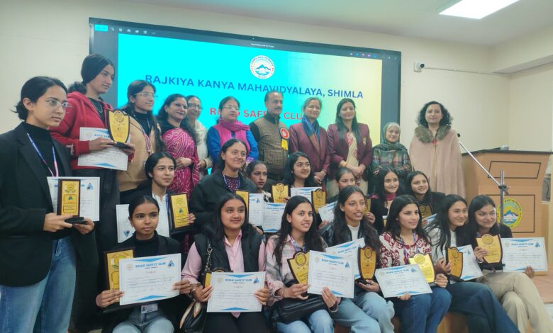 आरकेएमवी शिमला में रोड सेफ्टी क्लब का वार्षिक पुरस्कार वितरण समारोह, छात्राओं को किया सम्मानित