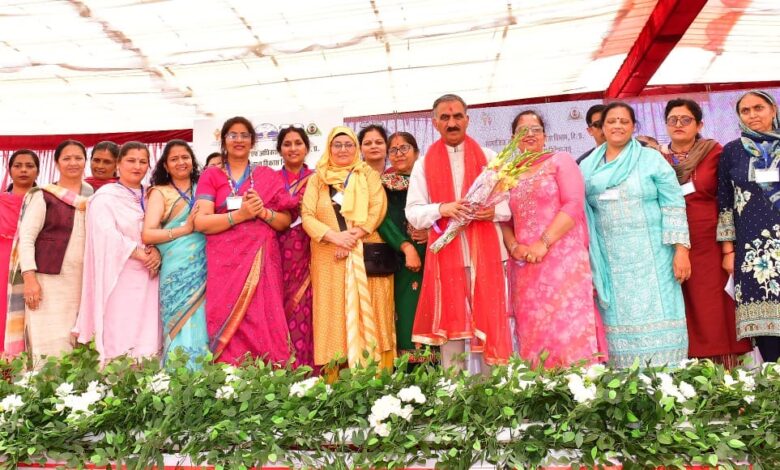 CM ने की पुलिस में महिला सब-इंस्पेक्टर के लिए विशेष भर्ती की घोषणा