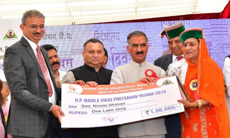 माउंट एवरेस्ट फतह करने वाली कृतिका सहित कई महिलाएं सम्मानित, महिला दिवस पर मुख्यमंत्री ने दी सौगात