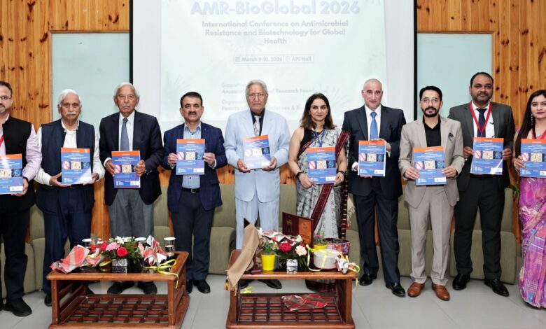 वैश्विक स्वास्थ्य पर मंथन, शूलिनी यूनिवर्सिटी में जुटे देश-विदेश के वैज्ञानिक