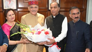 बिना किताबों के ही सीबीएसई स्कूलों में कैसे पढ़ेंगे बच्चे : जयराम ठाकुर