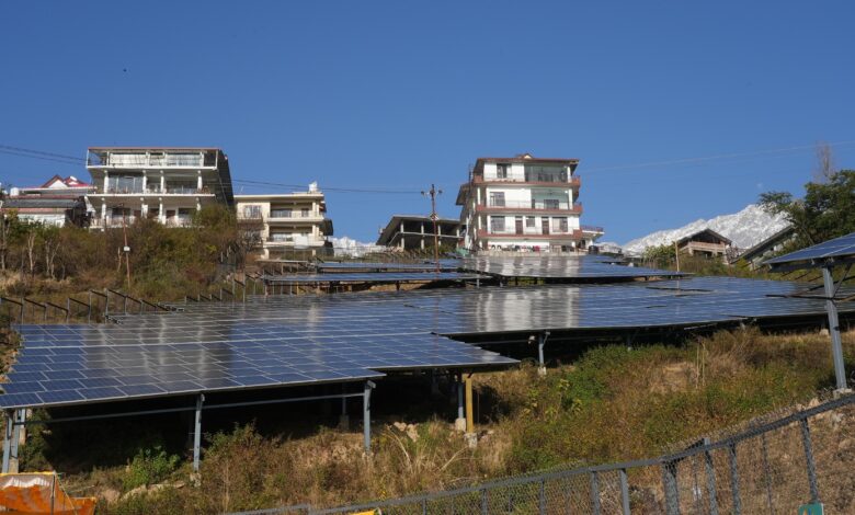 ग्रीन एनर्जी में हिमाचल की बड़ी छलांग, 500 मेगावाट सौर लक्ष्य पर तेजी से काम ग्रीन एनर्जी में हिमाचल की बड़ी छलांग, 500 मेगावाट सौर लक्ष्य पर तेजी से काम