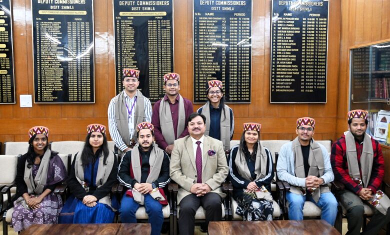 2025 बैच के प्रोबेशनर आईएएस अधिकारियों ने की उपायुक्त से मुलाक़ात 