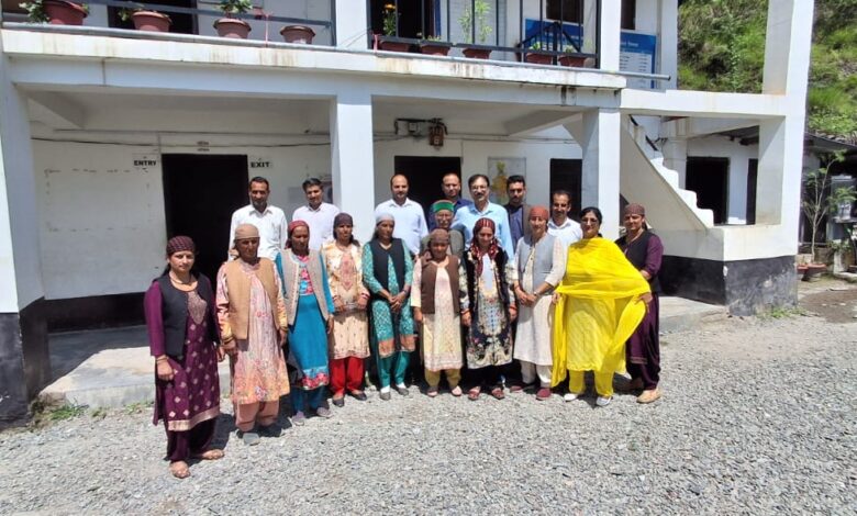 चिंता : स्टाफ की कमी से संकट में नेरी नगर स्कूल, 54 में से 40 छात्र ही बचे चिंता : स्टाफ की कमी से संकट में नेरी नगर स्कूल, 54 में से 40 छात्र ही बचे