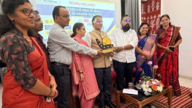 केरल विश्वविद्यालय में राष्ट्रीय संगोष्ठी में लेखक एस.आर. हरनोट का सम्मान