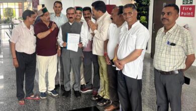 कांगड़ा एयरपोर्ट पर CM से मिले ऑपरेटर्स, मैनुअल फिटनेस टेस्ट की मांग