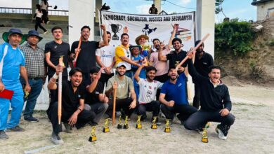 शूलिनी विद्यालय के विधि विभाग के छात्रों ने अखिल भारतीय वकील संघ कप जीता शूलिनी विद्यालय के विधि विभाग के छात्रों ने अखिल भारतीय वकील संघ कप जीता