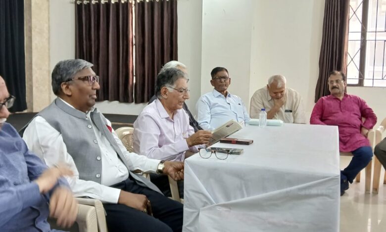 स्वरसंगम फाउंडेशन की गोष्ठी में एस. आर. हरनोट की कहानी ‘फ्लाइ किलर’ का पाठ