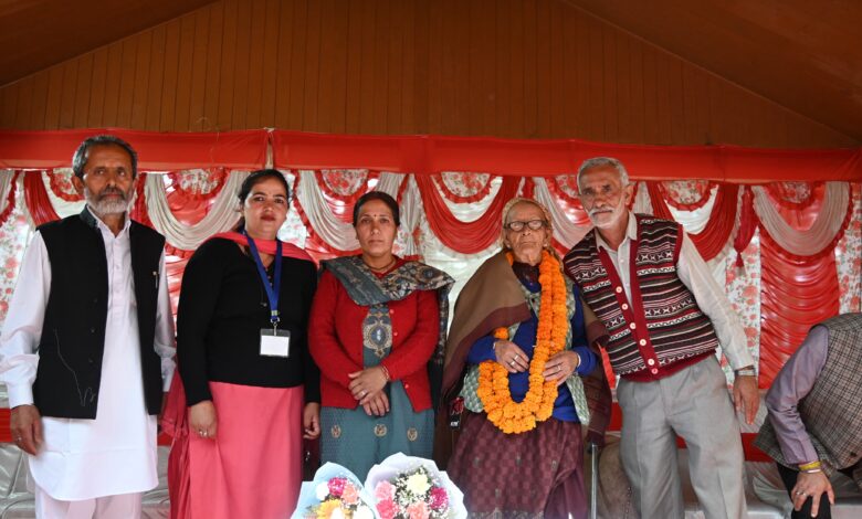 मशोबरा के सिपुर मेले में पहली बार बुजुर्ग महिला बनी मुख्य अतिथि