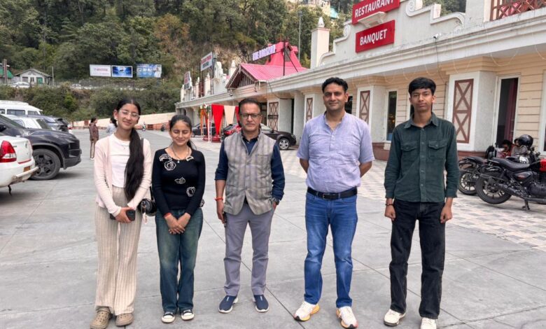 केरल के लिए रवाना हुआ शिमला के विद्यार्थियों का दल