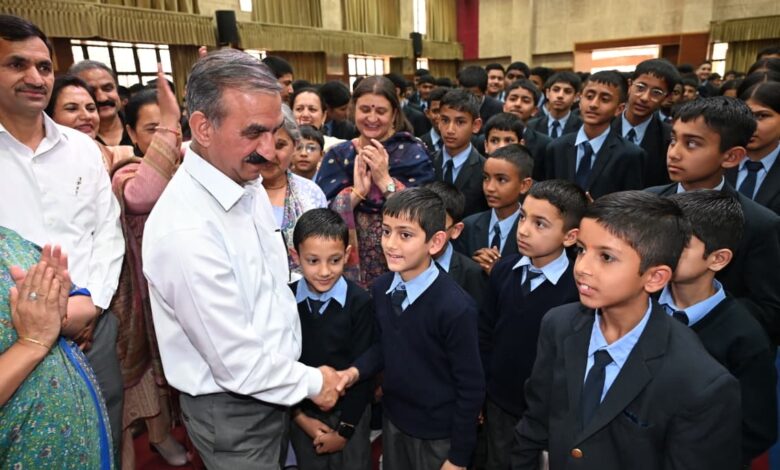 अंक जरूरी, लेकिन कौशल और अनुशासन भी उतने ही महत्त्वपूर्ण : मुख्यमंत्री