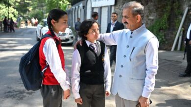 CM ने स्कूली बच्चों से पूछा” कैसे पढ़ाते है टीचर्स।