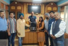 सामाजिक सरोकार निभाते हुए संस्था ने प्रेस क्लब को दी स्वच्छ पेयजल की सुविधा सामाजिक सरोकार निभाते हुए संस्था ने प्रेस क्लब को दी स्वच्छ पेयजल की सुविधा