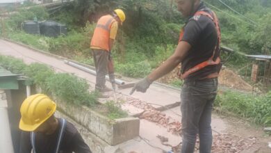 स्वेज कंपनी द्वारा पाइपलाइन बिछाने के बाद क्षतिग्रस्त रास्तों की मरम्मत व पुनर्बहाली का कार्य युद्ध स्तर पर जारी