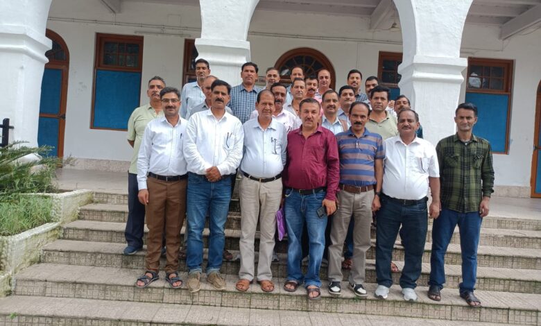 सुंदरनगर में गरजा जल शक्ति विभाग वर्क इंस्पेक्टर एसोसिएशन, लंबित माँगों को लेकर सरकार के खिलाफ खोला मोर्चा