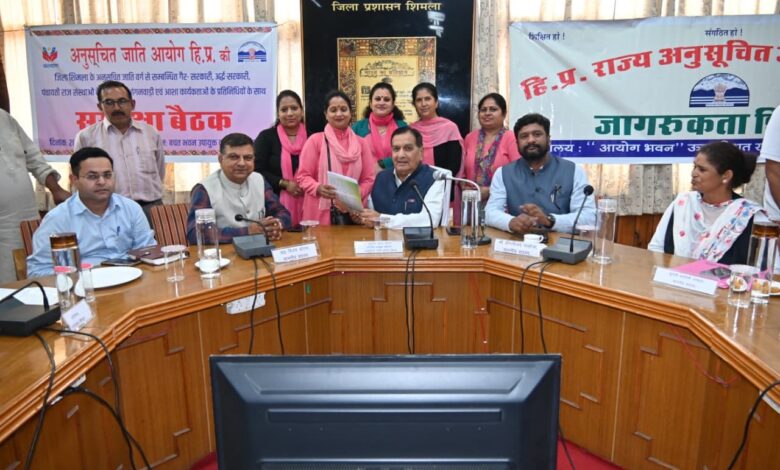 बड़ी खबर: दलित छात्रा के हाथों से भोजन न खाने का मामला, आयोग ने मांगी रिपोर्ट