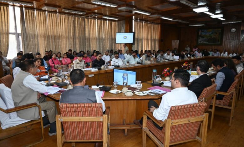 सफाई कर्मचरियों से हड़ताल पर न जाने का एफेडेविट लेने पर आयोग ने नगर निगम से मांगा स्पष्टीकरण