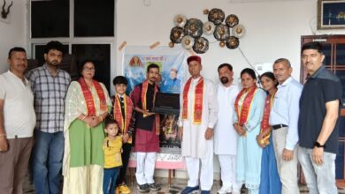 पूर्व मुख्यमंत्री प्रो. प्रेम कुमार धूमल के समीरपुर स्थित निवास पर हुआ माँ चिंतपूर्णी भजन का भव्य लोकार्पण