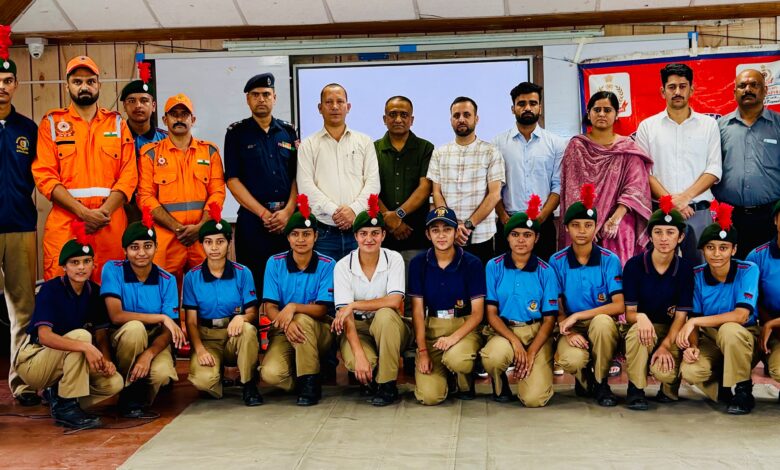 NDRF ने नाहन कॉलेज में सिखाए आपदा प्रबंधन और प्राथमिक उपचार के गुर NDRF ने नाहन कॉलेज में सिखाए आपदा प्रबंधन और प्राथमिक उपचार के गुर