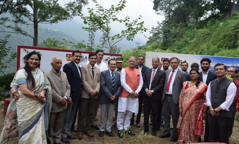 शिमला विश्वविद्यालय में गुँजा ‘एक पेड़ माँ के नाम’ का संदेश: राज्यपाल ने किया पौधरोपण, युवाओं को पर्यावरण संरक्षण और नशामुक्ति का दिया संकल्प