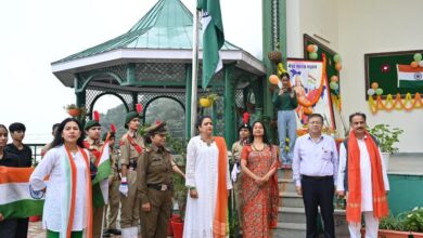 तिरंगे को सलामी, शहीदों को नमन; कन्या महाविद्यालय में उत्साह से मनाया स्वतंत्रता दिवस