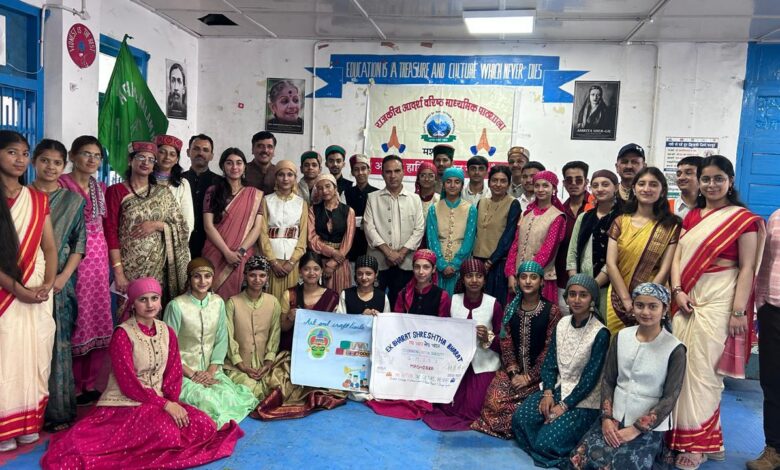 पारंपरिक वेशभूषा, लोककला और व्यंजन… मशोबरा स्कूल में सजी भारत की सांस्कृतिक तस्वीर