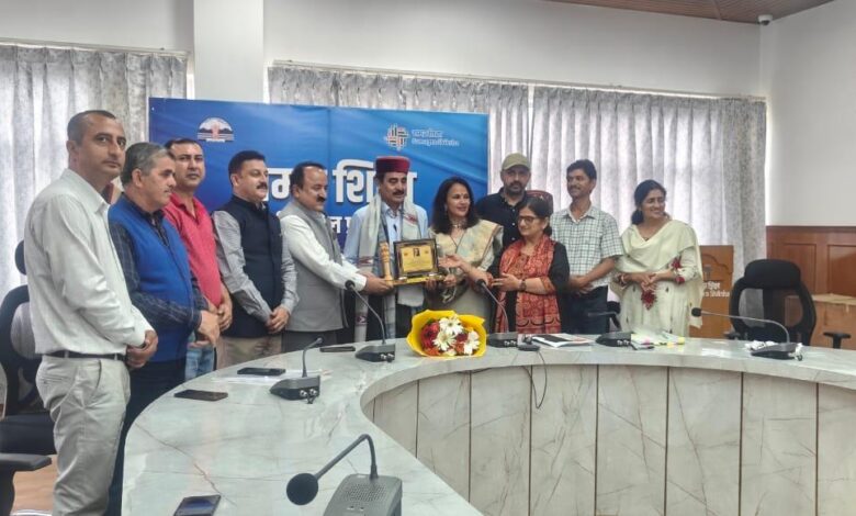 पीएम श्री स्कूलों के प्रधानाचार्यों ने किया समग्र शिक्षा के स्टेट प्रोजेक्ट डायरेक्टर राजेश शर्मा को सम्मानित पीएम श्री स्कूलों के प्रधानाचार्यों ने किया समग्र शिक्षा के स्टेट प्रोजेक्ट डायरेक्टर राजेश शर्मा को सम्मानित
