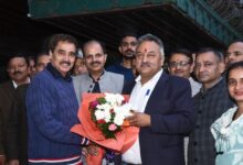 शिक्षा मंत्री ने समग्र शिक्षा की स्टाफ बस को भी हरी झंडी दिखाकर रवाना किया