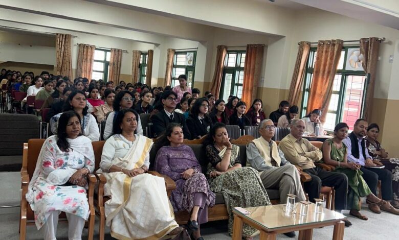 राजकीय कन्या महाविद्यालय शिमला में ‘दान उत्सव’ पर एक दिवसीय कार्यशाला आयोजित राजकीय कन्या महाविद्यालय शिमला में ‘दान उत्सव’ पर एक दिवसीय कार्यशाला आयोजित