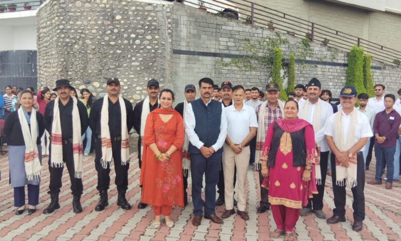 बाहरा विश्वविद्यालय के विद्यार्थियों ने IAMD के साथ मनाया स्वतंत्रता दिवस