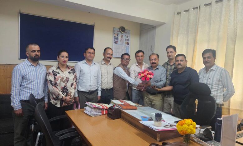 पशुपालन कर्मचारियों की समस्याओं को लेकर जिला स्तरीय बैठक सम्पन्न पशुपालन कर्मचारियों की समस्याओं को लेकर जिला स्तरीय बैठक सम्पन्न
