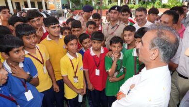 विद्यार्थियों से मुख्यमंत्री का संवाद, करियर से लेकर स्वच्छता और पेपर लीक तक हुए सवाल