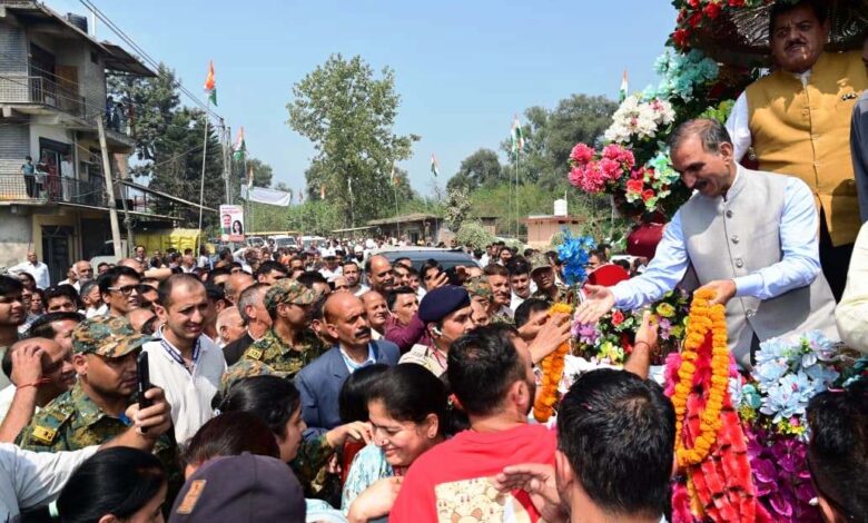मुख्यमंत्री ने ‘अपना परिवार सुखी परिवार योजना’ की पात्रता में मनरेगा में एक दिन कार्य करने की अनिवार्य शर्त को हटाने की घोषणा की, आय सीमा को 50 हजार रुपये से बढ़ाकर 75 हजार रुपये किया