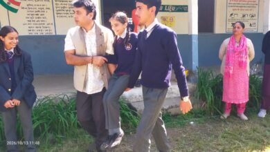 राजकीय उच्च पाठशाला सहल में आपदा प्रबंधन की मॉक ड्रिल, विद्यार्थियों को सिखाए सुरक्षा के गुर