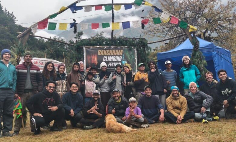 पहाड़ों से दोस्ती, प्रकृति से प्यार! रक्छम में बच्चों को सिखाए जा रहे क्लाइम्बिंग के गुर