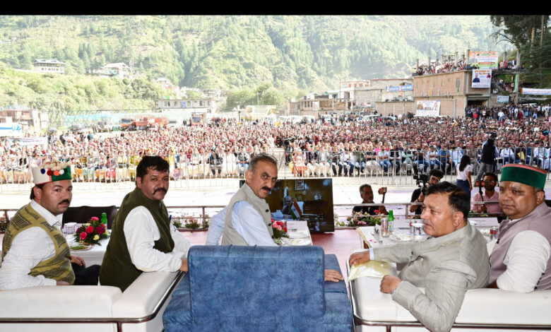 मुख्यमंत्री ने सेब के ख़रीद मूल्य में एक रुपये बढ़ोतरी की घोषणा की, एक दिसंबर से दूध के समर्थन मूल्य में बढ़ोतरी