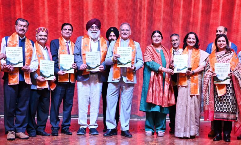 युवाओं को नौकरी तलाशने वाला नहीं, रोजगार देने वाला बनाना लक्ष्य: राज्यपाल
