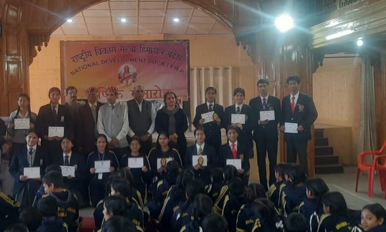 आर्य गर्ल्स सीनियर सेक्रेटरी  स्कूल में नशे पर प्रहार